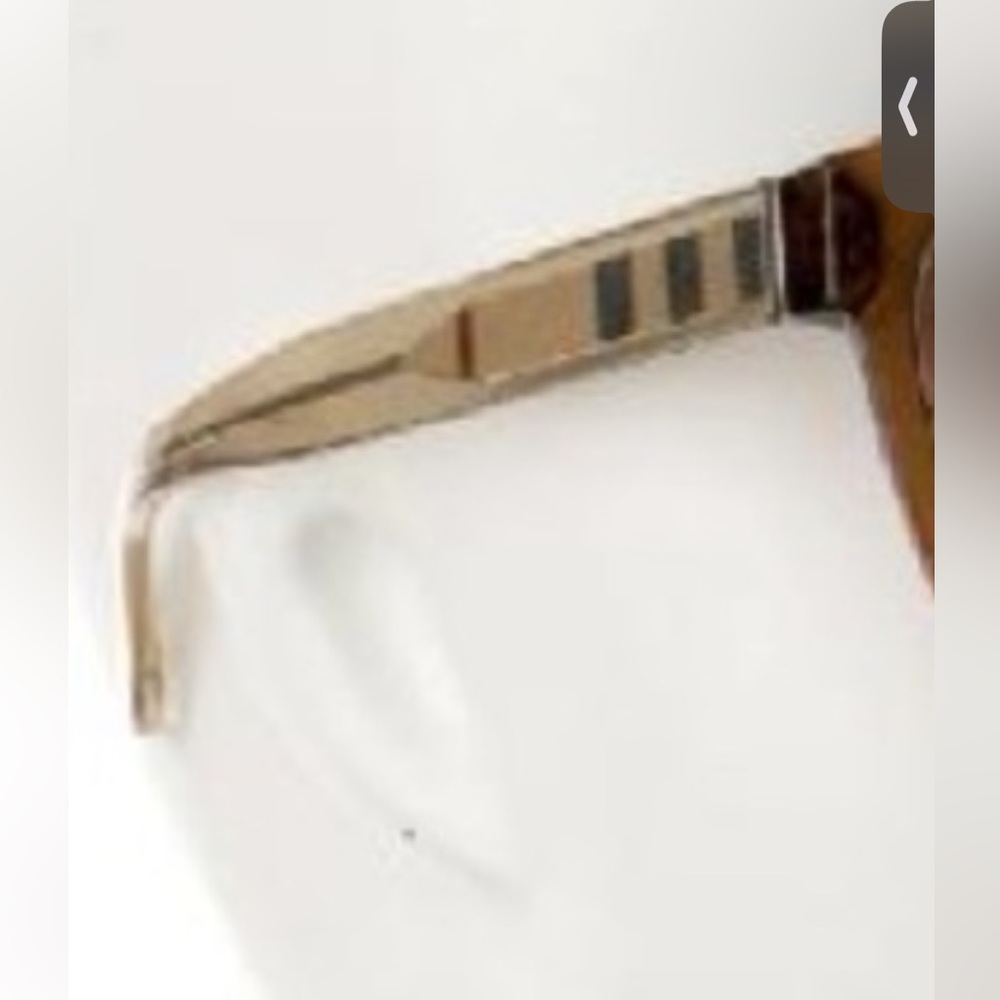 Burberry Nova Check Pattern Wayfarer Sunglasses in beautiful condition - Picture 3 of 4